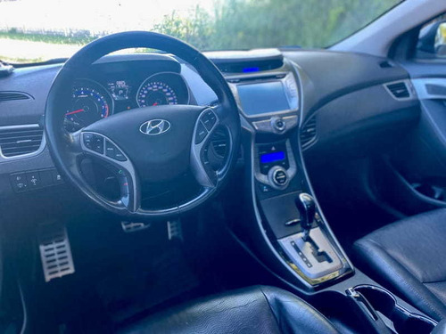 Imagem 8 de 14 de Hyundai Elantra 2014