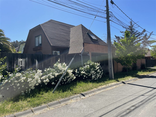 Casa Avda. Rucatremu En Arriendo De 4 Dorm. En Curicó