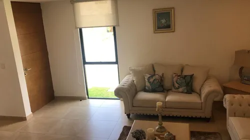 Se Vende Casa Entre El Refugio Y Zibata, 3 Recamaras, 2.5 Baños, Jardín, Roof Ga