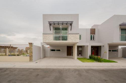 Casa En Venta En La Vista Residencial El Refugio Queretaro