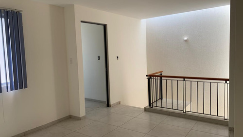 Casa En Renta En Circuito Privado En Fracc. Monterreal, Santa Barbara, Villa De Pozos