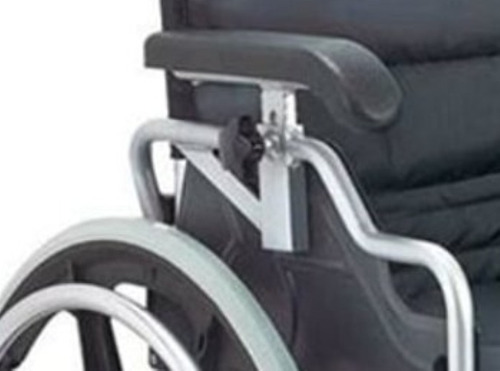 Imagen 4 de 7 de Silla De Ruedas En Aluminio Plegable Posa Brazos Rebatibles