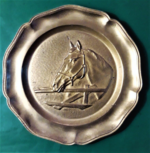 Plato De Bronce Cabeza De Caballo En Fundicion