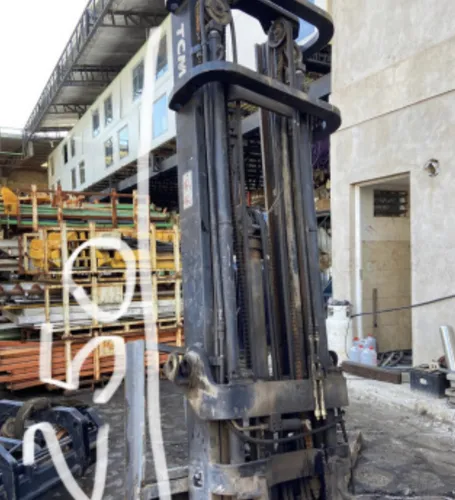 Autoelevador Tractor Ofrezco Torre Triple C/desplazador Tcm