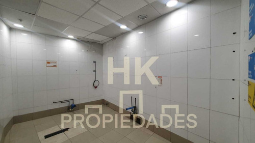 Arriendo Local Frente Apoquindo/ Uso Y Goce De Terraza