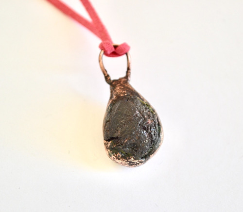 Imagen 1 de 4 de Collar Rosa Con Piedra Granate Y Cobre, Regalo De Joyeria