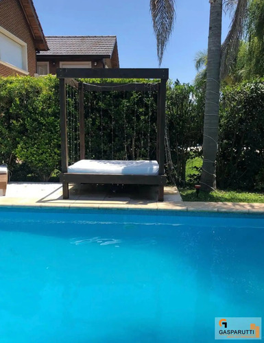 Casa En Alquiler En Barrio Septiembre, 4 Ambientes Con Pilet