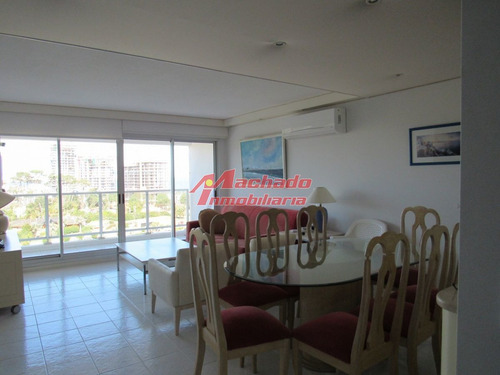 Imagen 9 de 27 de Venta De Apartamento De Tres Dormitorios En Punta Del Este