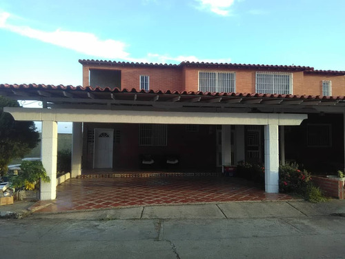Town House En La Urb Villas Morichal / Tipuro Ve02-1737st-pgue