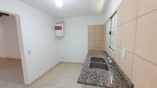 Casa Tipo Ph 3 Ambientes Muy Comodo En Castelar