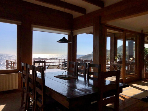 Sólida Casa En Venta En Primera Línea De Zapallar