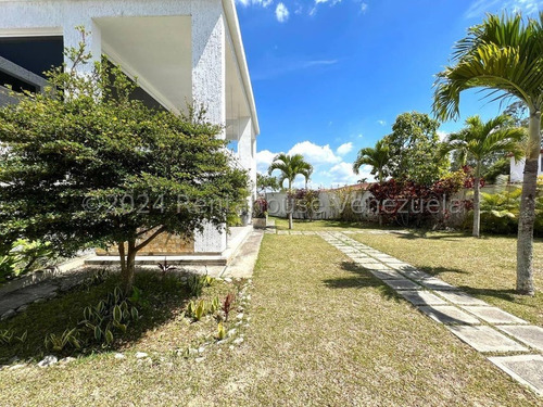 Se Ofrece En Alquiler Extraordinaria Y Hermosa Casa Quinta Ubicada En Lomas De La Lagunita