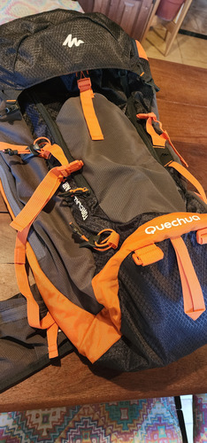 Mochila Trekking Quechua Forclaz 40 Air Plus. Decathlon Azul Oscuro Liso (Usado)