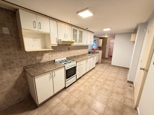 Departamento De Categoría De 3 Dormitorios + Dependencia Y Cochera En Las Heras Al 300, Barrio Sur