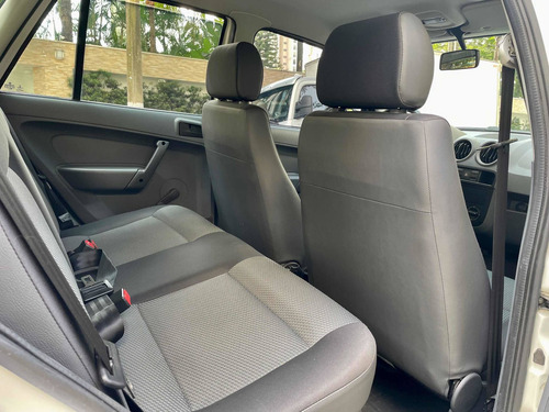 Imagem 7 de 8 de Volkswagen Gol 2014 1.0 Total Flex 5p