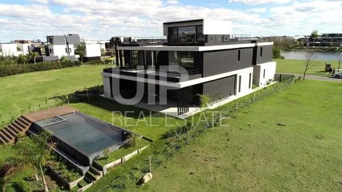 Casa A La Laguna En Virazón
