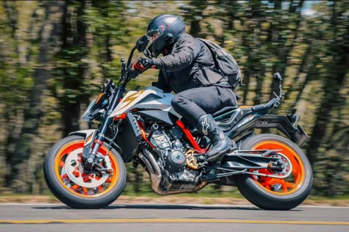 - Duke 890 R / Acepto Cambios - 2020 - 18,000 Kms - 1 Dueño