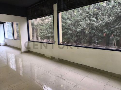 Arriendo Gran Local En Centro Cívico Santiago Centro