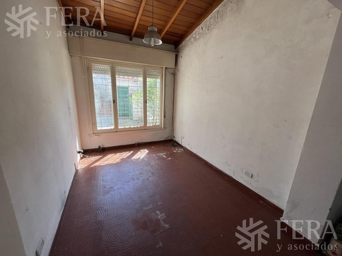 Imagen 7 de 17 de Venta Casa A Reciclar De 3 Ambientes Con Patio Y Terraza En Wilde (28026)