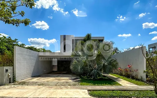 Casa En Venta En Mérida En Privada Arbórea En Conkal
