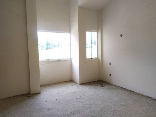 Town House En Venta En Obra Gris Ubicado En Residencias Vista Al Golf Urb Villas De San Diego Country Club. St