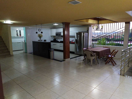Imagem 2 de 16 de Casa Confortável Bairro Iguaçu