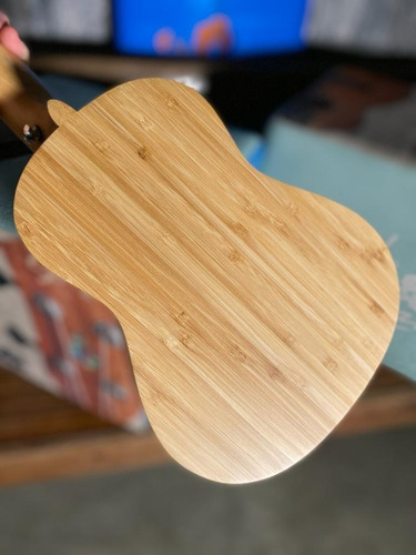 Imagem 3 de 9 de Ukulele Seizi Bali Concert Elétrico Solid Bamboo