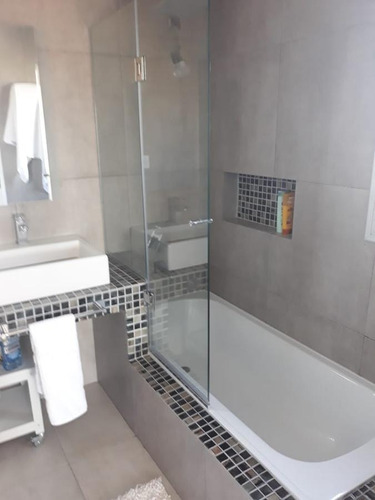 Imagen 17 de 19 de Prop. Estilo Moderno. 5 Amb. Jardín Y Piscina. San Sebastián. Escobar