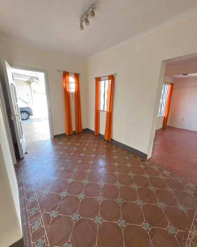 Oportunidad Para Inversión O Vivienda/casa Ph/dos Dormitorios/sayago