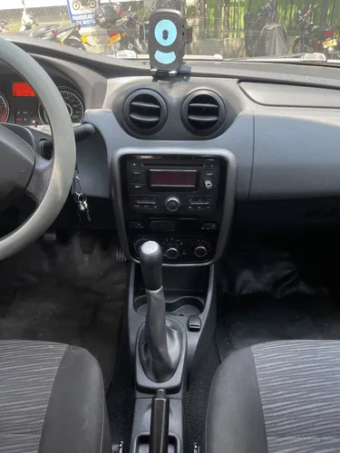 Renault Logan 1.6 expression.