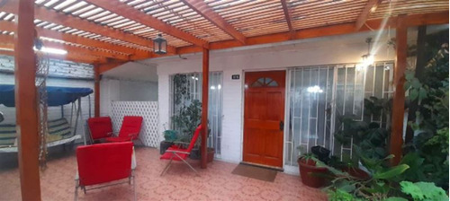 Casa En Venta De 4 Dorm. En La Florida