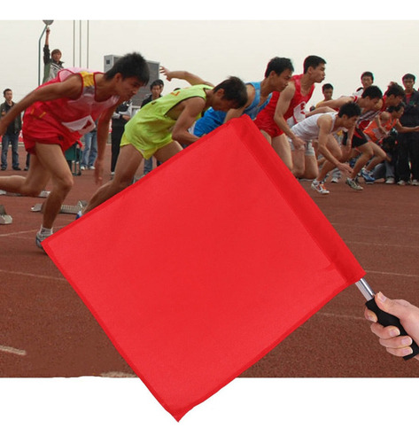 A. 4 Banderas De Carreras, Bandera De Árbitro, Bandera De