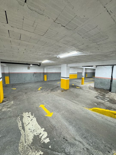 Piso Industrial En Alquiler 816 M2 - Urb. Los Ruices