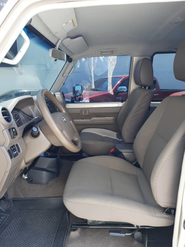 Imagen 8 de 11 de Toyota Macho Sincrónico