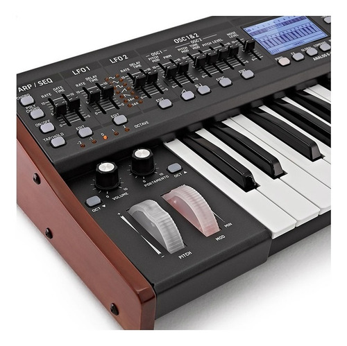 Sintetizador polifônico analógico de 6 vozes Behringer Deepmind 6