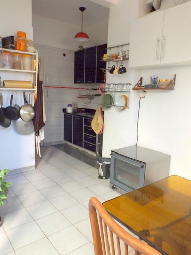 Imagen 12 de 14 de Scalabrini Ortíz Al 500, Villa Crespo. Primer Piso Por Escalera. Balcón Corrido Al Frente A La Calle. Superficie 95 M2. 4 Ambientes. 3 Dormitorios. 2 Baños. Dependencias. Patio. Doble Entrada Al Depto