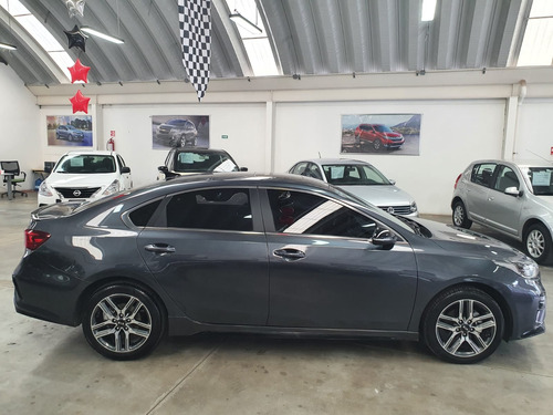 Imagen 8 de 15 de Kia Forte Gt Line 2020
