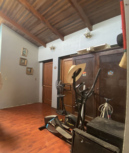 Casa En Venta De 6 Dorm. En La Cisterna
