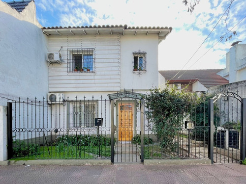 Casa Ph 4 Ambientes Al Frente. En Venta. Excelente Estado Y Ubicacion. Haedo Centro Sur. 