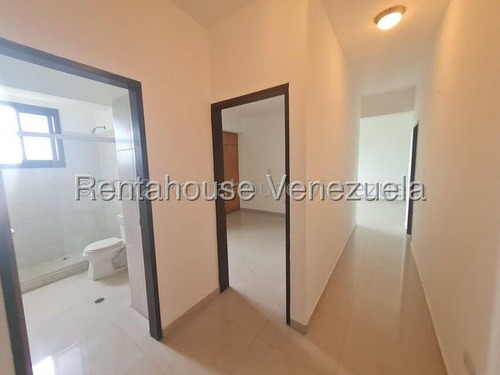 Naudy Escalona Asesor Inmobiliario De Rentahouse Vende Bello Apartamento En Zona Este De Barquisimeto