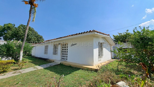 Jip 24-17740.  Excelente Oportunidad Venta De Casa, Jardines, Urbanismo Cerrado Con Vigilancia Privada. Para Remodelar A Su Gusto. En Urbanización Corinsa. Cagua. Edo. Aragua.