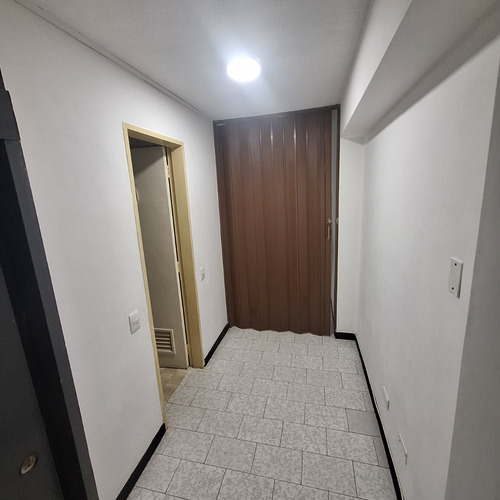 Alquilo Apartamento En Torre Park Aveneu, Horizonte, 50mts. Puesto Techado, A/a, Cocina, Excelente Seguridad Oficina En Alq