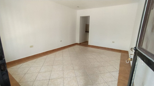 Imagen 3 de 6 de Oportunidad - Alquiler Comercial - B° Nuevo Poeta Lugones