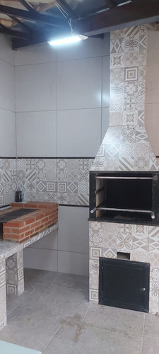 Chácara No Centro De Faria Lemos/mg Com 700m2, Com 2 Casas Uma Grande Em Alto Padrão E Uma Casa Menor, Com Piscina E Área Goumet E Pomar Com Muitas Frutas, Pronta Para Morar