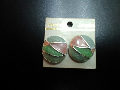 Aros En Nácar Con Esmalte De Broches
