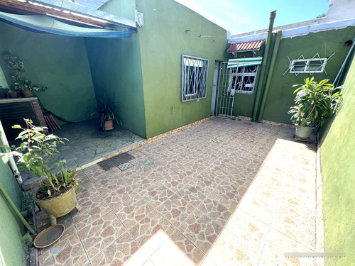 Venta Casa, A Dos Cuadras De 8 De Octubre, 3 Dormitorios