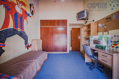 Casa De 5 Ambientes Con Garaje Para Dos Autos Jardín Y Pileta Lote Propio 8.66x26