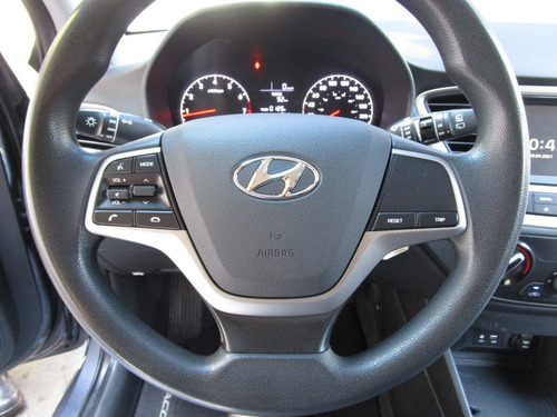 Imagen 5 de 14 de Hyundai Accent 5p Hb Gl Tm6,a/ac.,ve.del,r15