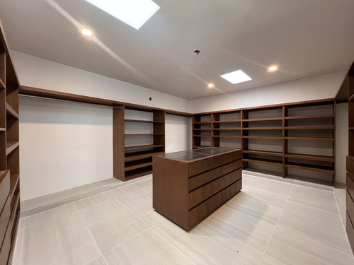 Casa En Venta Merida, Privada, De 659 Mt De Construccion.
