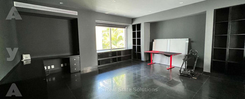 Casa En Venta, 5 Recamaras, Frente Laguna, Jacuzzi, Piscina, Isla Dorada Cancun.